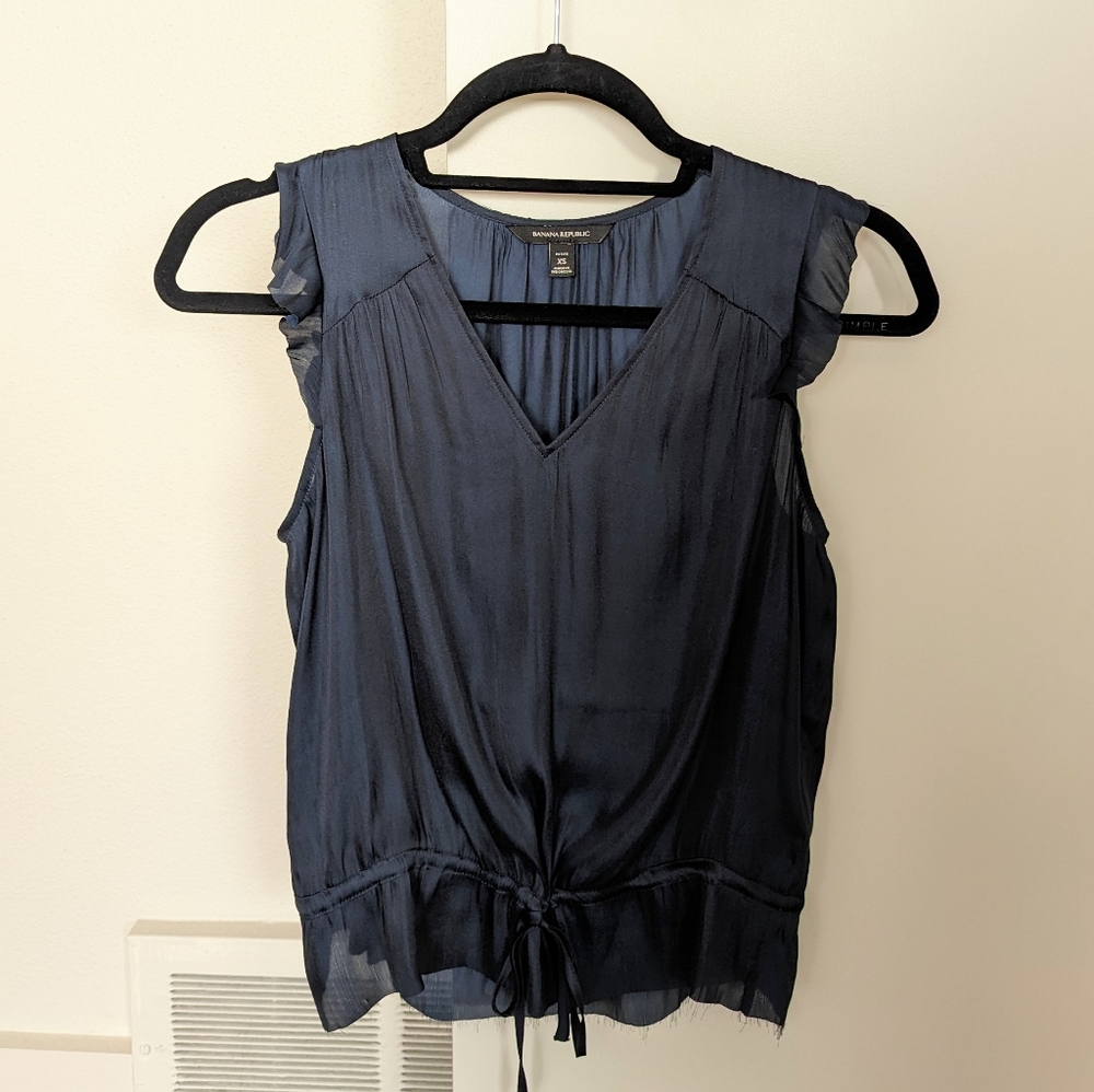 NWOT Banana Republic v-neck ruffle-sleeve tie-waist peplum blouse
